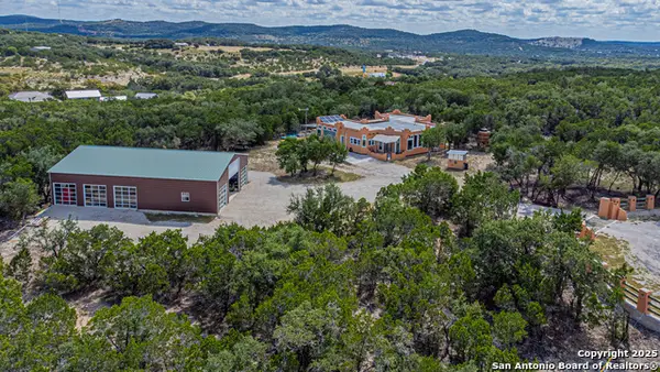 182 Country Point, Lakehills, TX 78063