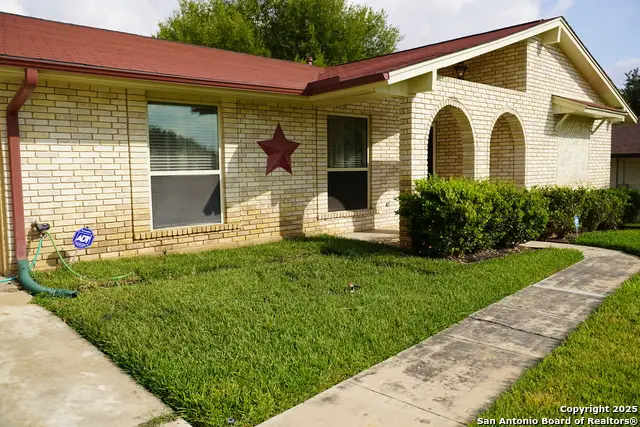 615 Amistad Blvd, Universal City, TX 78148 - Image #2