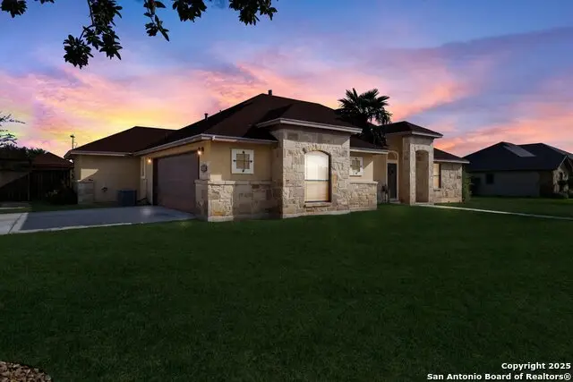 1758 Crooked Creek, Pleasanton, TX 78064 - Image #1