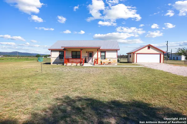 867 River Tree, Leakey, TX 78873