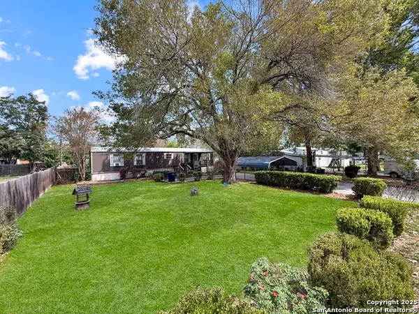 1521 Pecan Dr Nw, McQueeney, TX 78123