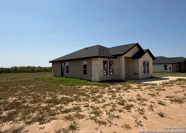 121 Camino Verde Ct, La Vernia, TX 78121 - Image #2