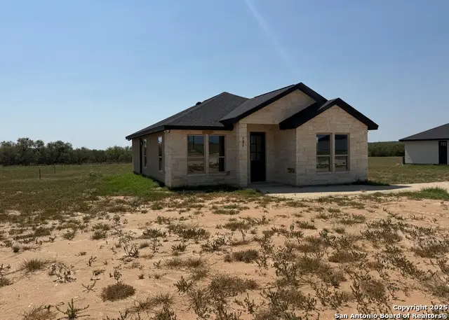 121 Camino Verde Ct, La Vernia, TX 78121 - Image #3