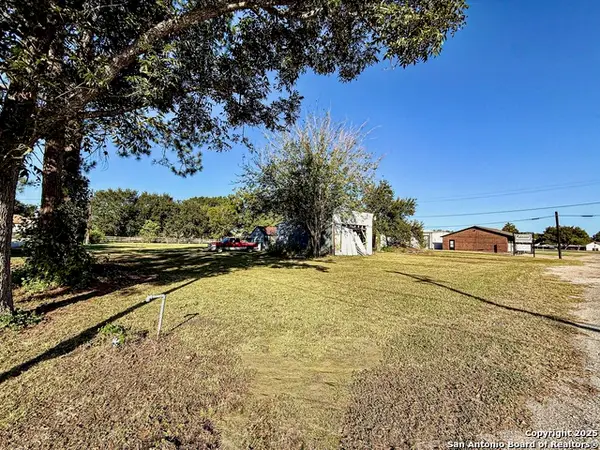 130 S Urbanec St, East Bernard, TX 77435