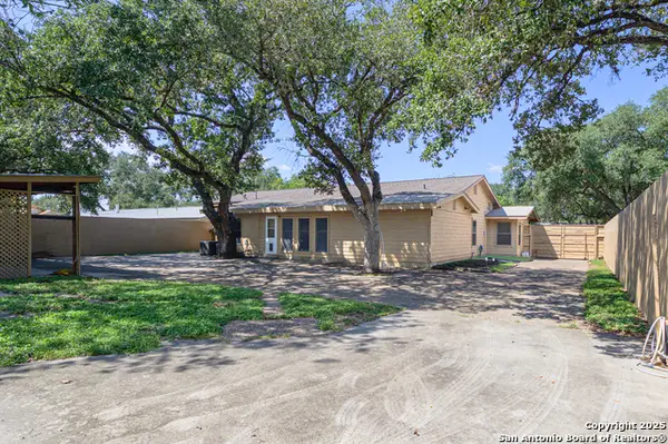 706 E Inez, Beeville, TX 78102
