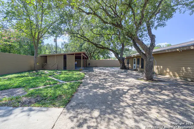 706 E Inez, Beeville, TX 78102 - Image #2