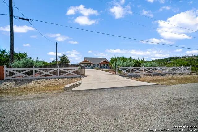 423 Prairie Tea Lane, Canyon Lake, TX 78133 - Image #2