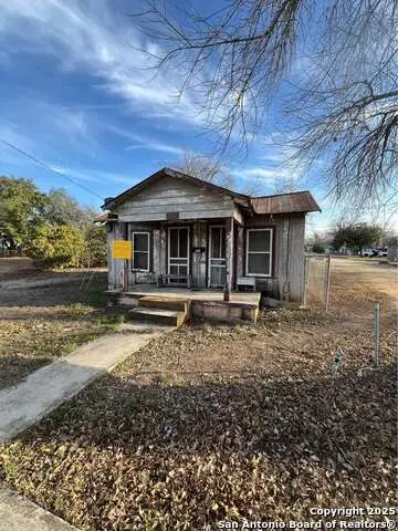 1815 14th, Hondo, TX 78861