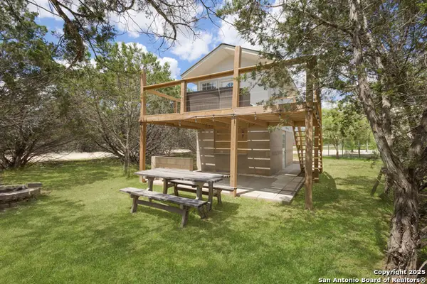 539 Rio Luna Dr, Bandera, TX 78003