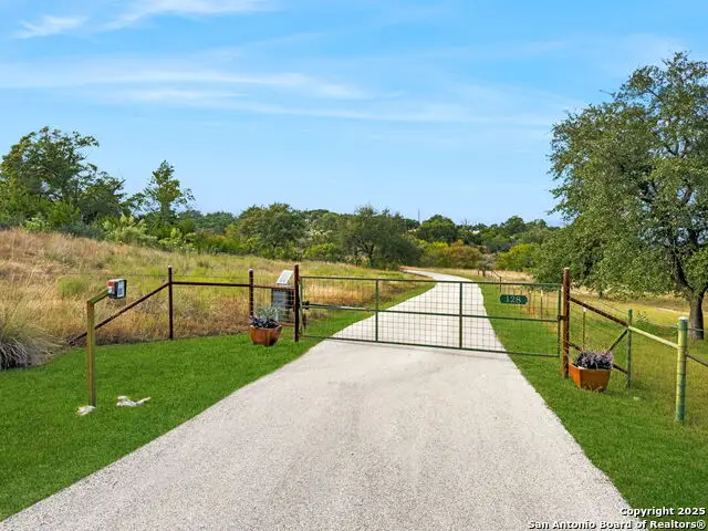 128 Skylight Trail, Boerne, TX 78006 - Image #3