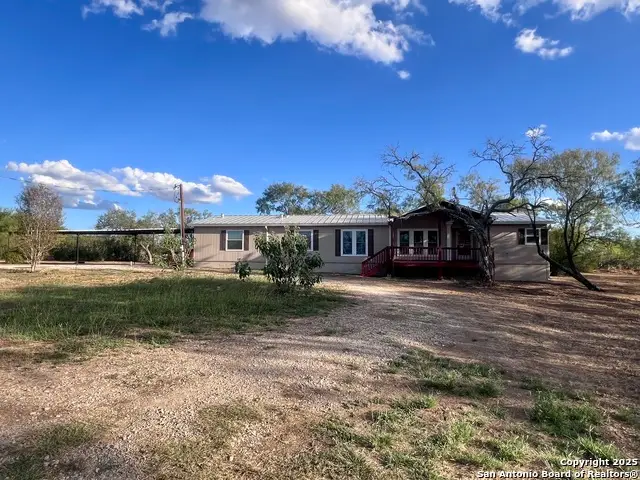 445 South Trail, Pleasanton, TX 78064 - Image #2