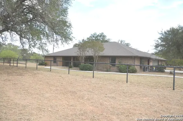 1219 County Road 761, Devine, TX 78016