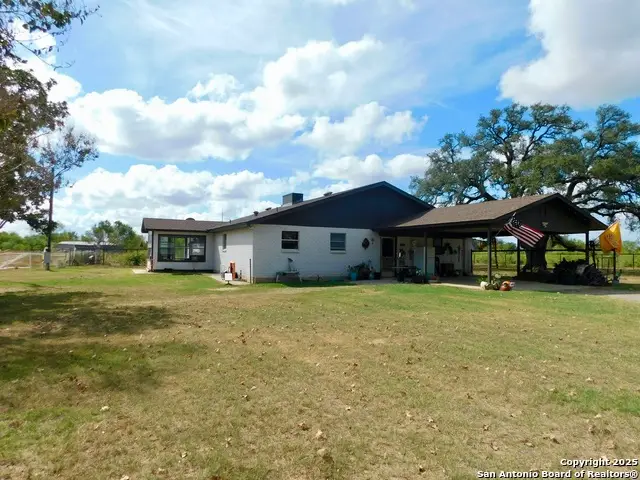 462 County Road 763, Devine, TX 78016 - Image #3