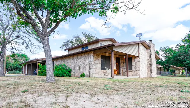 208 Crockett, Brackettville, TX 78832 - Image #1