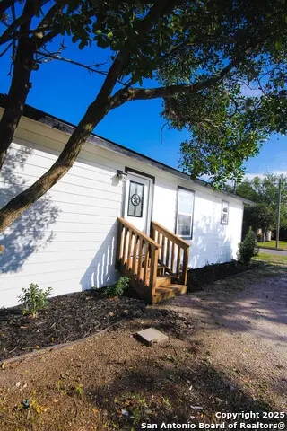 209 N Burke, Beeville, TX 78102 - Image #2