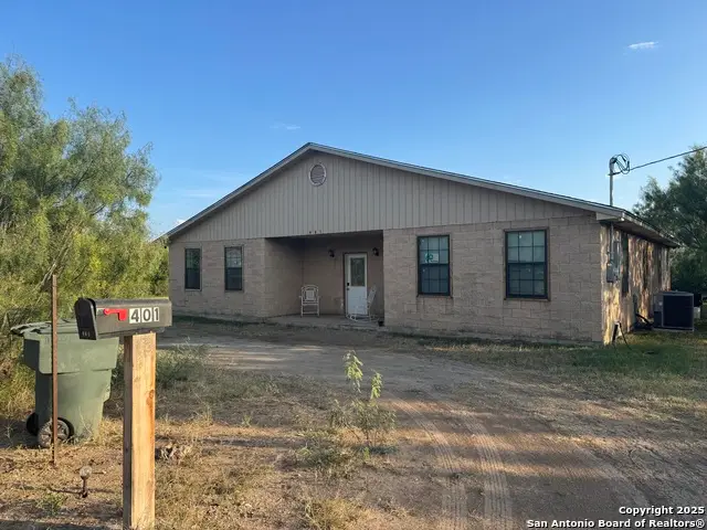 401 W Daniel, Uvalde, TX 78801 - Image #1