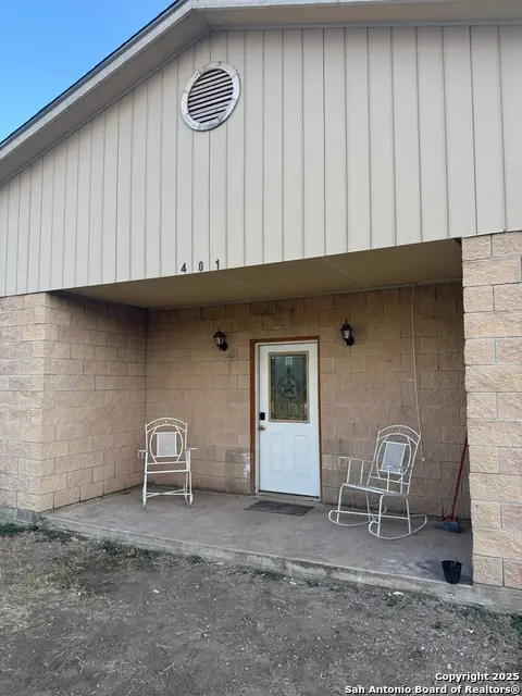 401 W Daniel, Uvalde, TX 78801 - Image #2