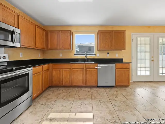 8964 Scarlet Crk, Universal City, TX 78148 - Image #3