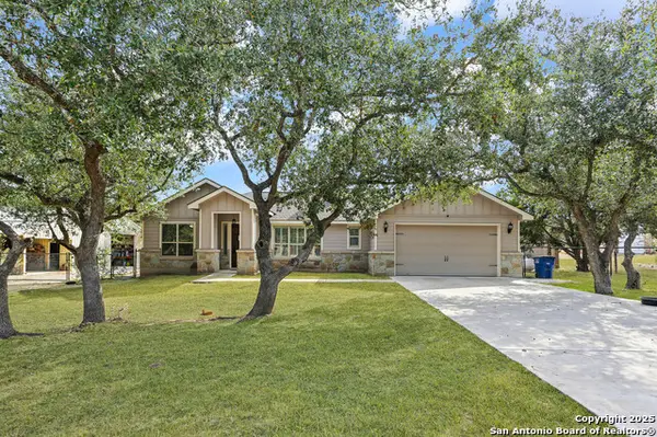 1572 Cougar, Canyon Lake, TX 78133