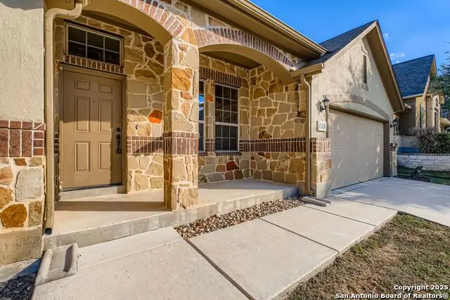 17820 Oxford Mt, Helotes, TX 78023 - Image #2