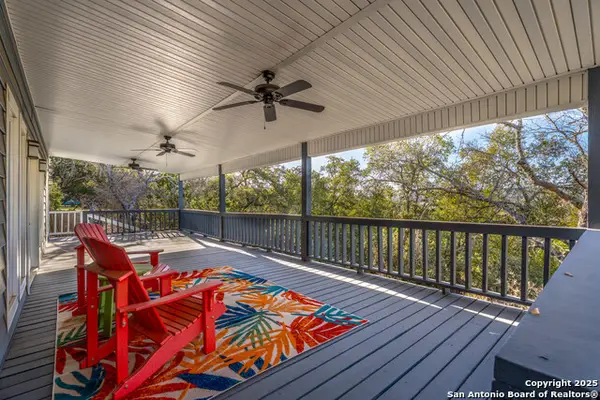 1262 Paradise Dr, Canyon Lake, TX 78133