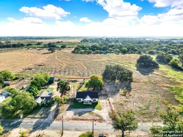 1301 Avenue H, Hondo, TX 78861