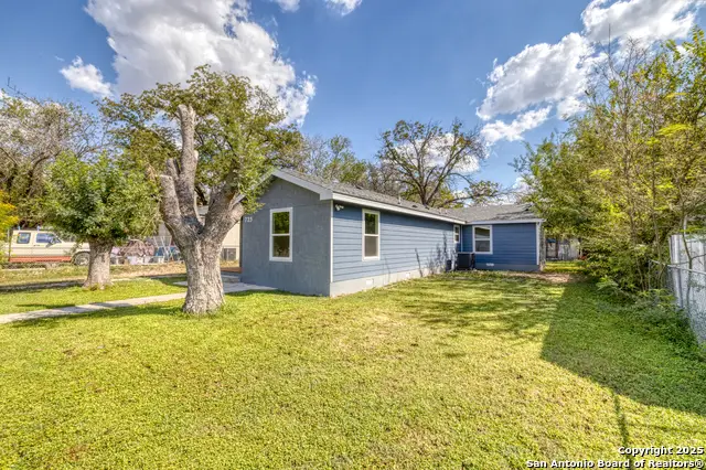 723 W Leona, Uvalde, TX 78801 - Image #3