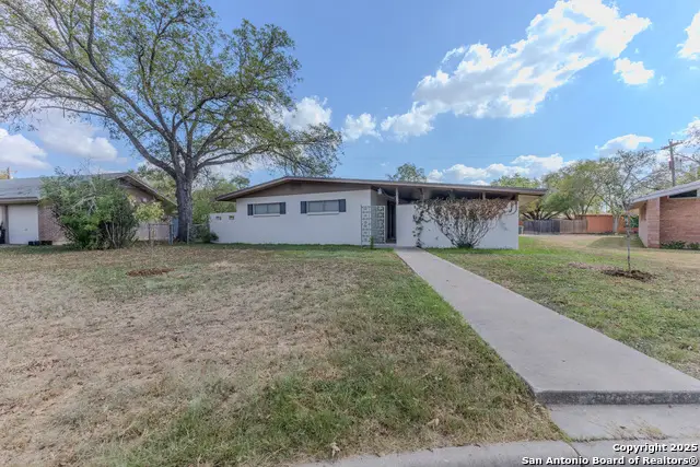717 Skylane, Uvalde, TX 78801 - Image #2