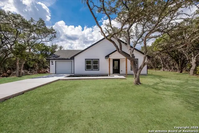 432 Canyon Lake Dr, Bandera, TX 78003 - Image #2