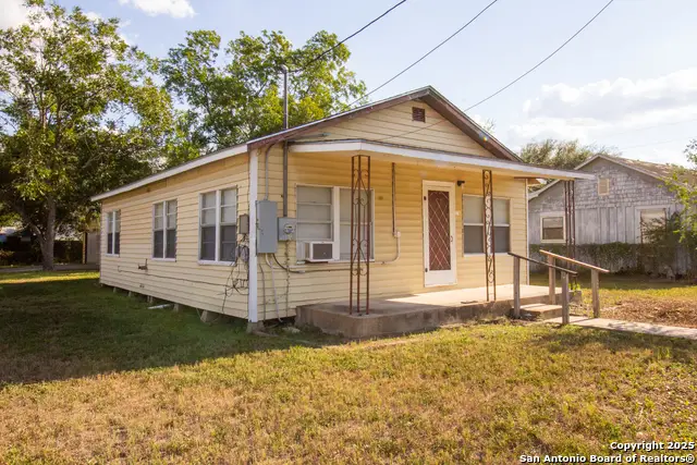 310 E Rachal, Beeville, TX 78102 - Image #2