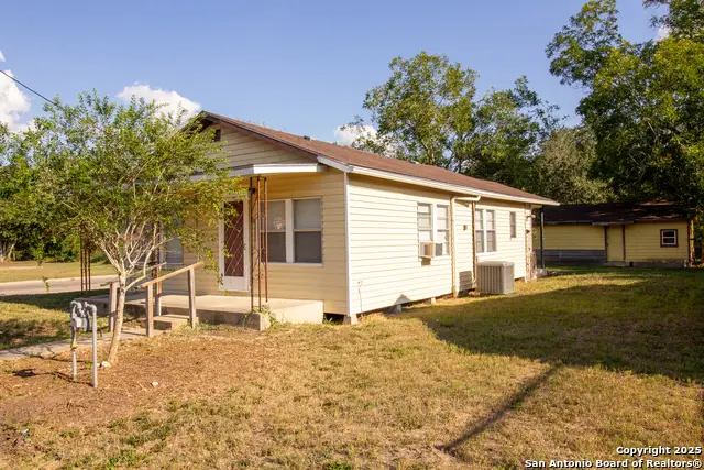 310 E Rachal, Beeville, TX 78102 - Image #3