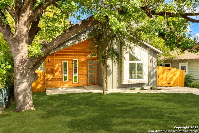 1735 E Crockett St, San Antonio, TX 78202 - Image #1