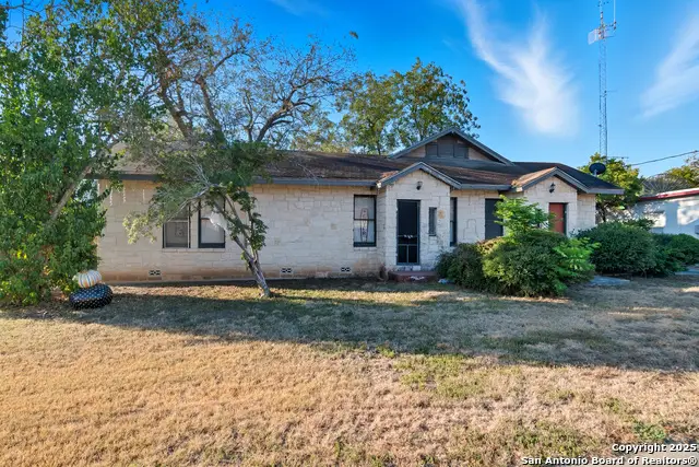 613&615 E Court, Seguin, TX 78155 - #1