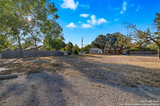 613&615 E Court, Seguin, TX 78155 - #3