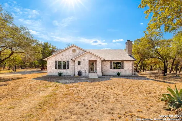127 Scenic Oak, Floresville, TX 78114