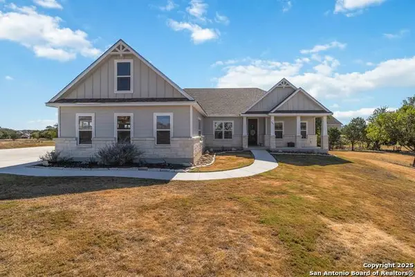 342 Woodview Cir, Bandera, TX 78003