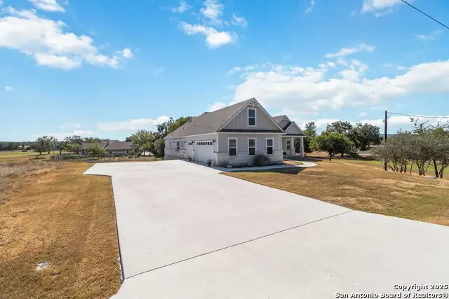 342 Woodview Cir, Bandera, TX 78003 - Image #3