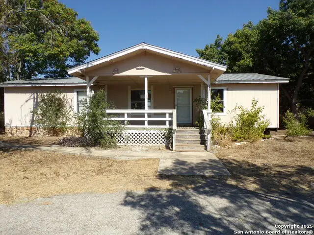 368 County Road 458, Hondo, TX 78861 - Image #1