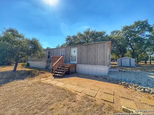 724 Pr 1512, Bandera, TX 78003