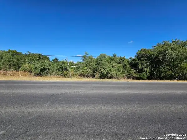 2026 3rd, Floresville, TX 78114