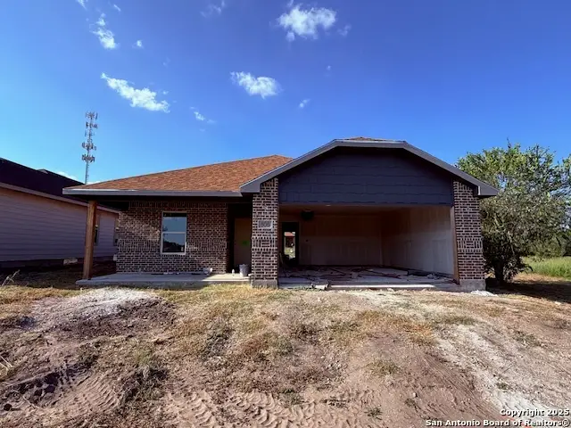 806 W Bates, Beeville, TX 78104 - Image #1