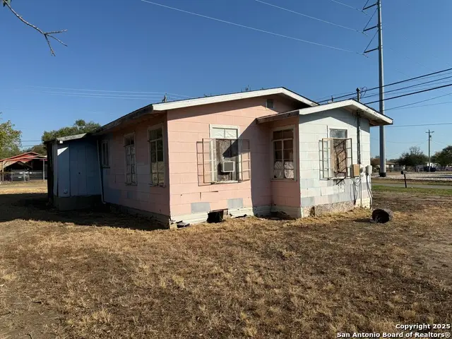 2016 Brown, Jourdanton, TX 78026 - Image #3