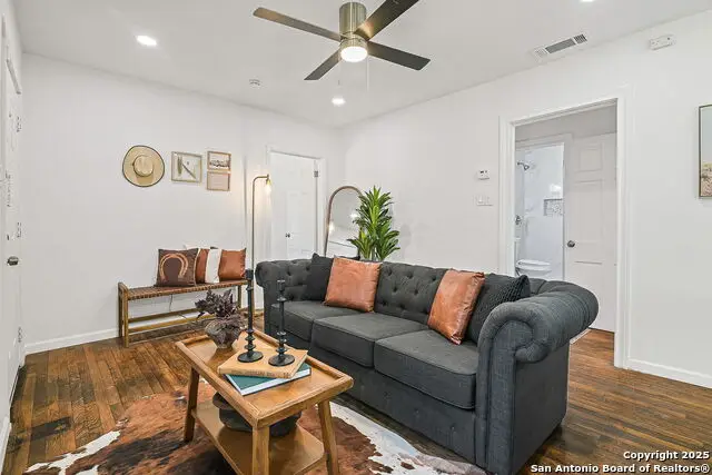 1634 W Ridgewood Ct, San Antonio, TX 78201 - Image #3