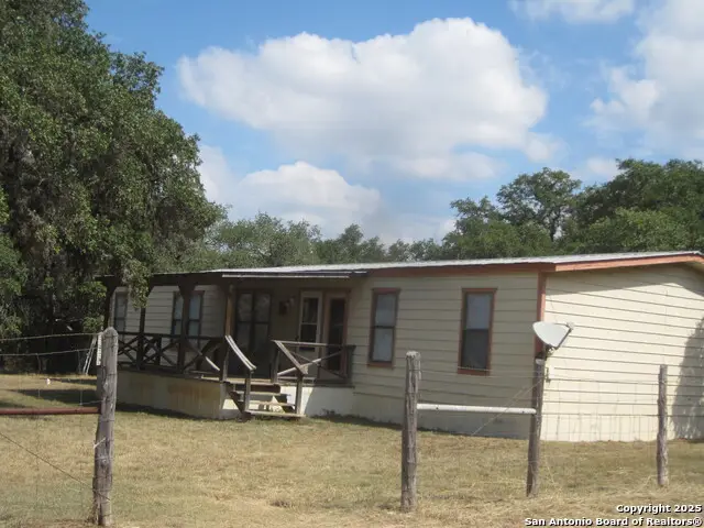1318 Oakridge Lane, Pipe Creek, TX 78063 - Image #3