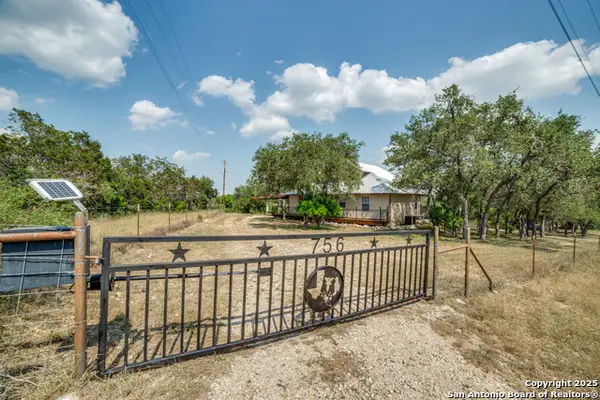 756 County Road 245, Hondo, TX 78861