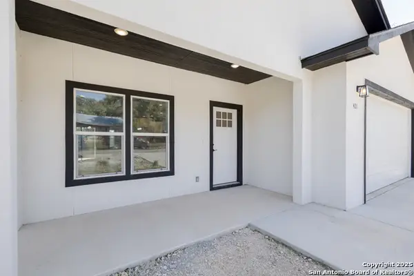 421 Rainbow, Lakehills, TX 78063