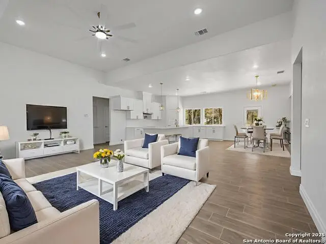 23031 Fawn Trail Dr, Elmendorf, TX 78112 - Image #2