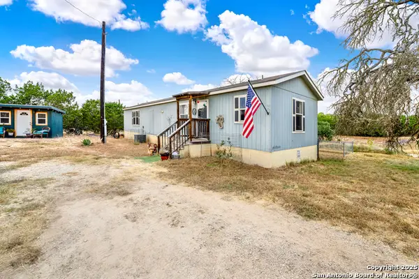 572 River Bluff, Pipe Creek, TX 78063