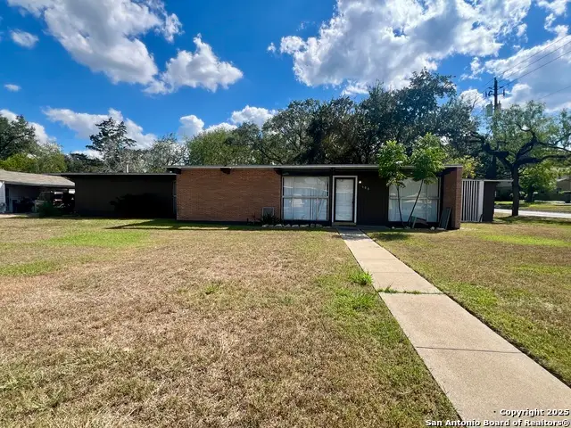 400 E Randall, Beeville, TX 78102 - Image #1