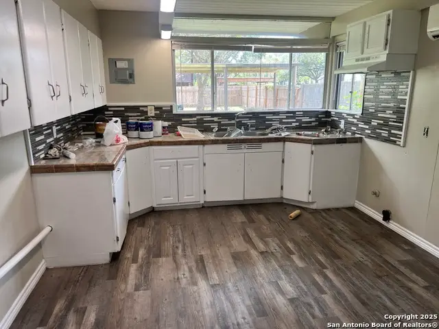 400 E Randall, Beeville, TX 78102 - Image #3